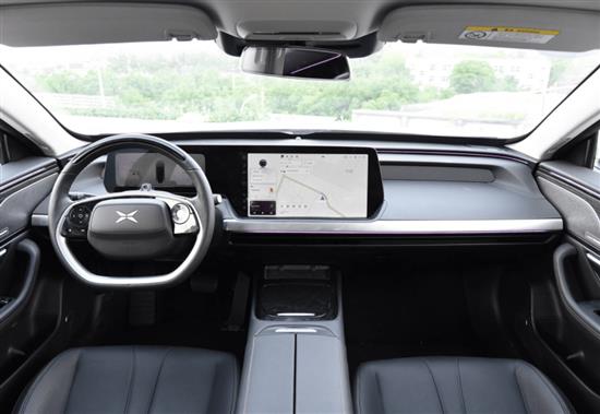 采用黑武士配色 小鹏P7新增车型售34.99万