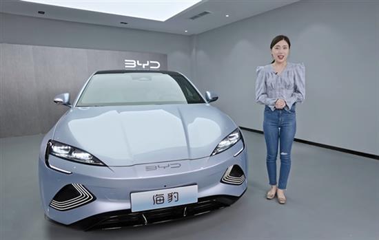 特斯拉Model 3强敌 美女带你体验比亚迪海豹