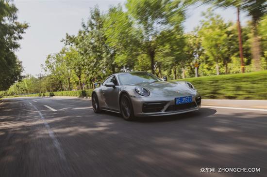 试驾保时捷911 Carrera 4S 收放自如的跑车